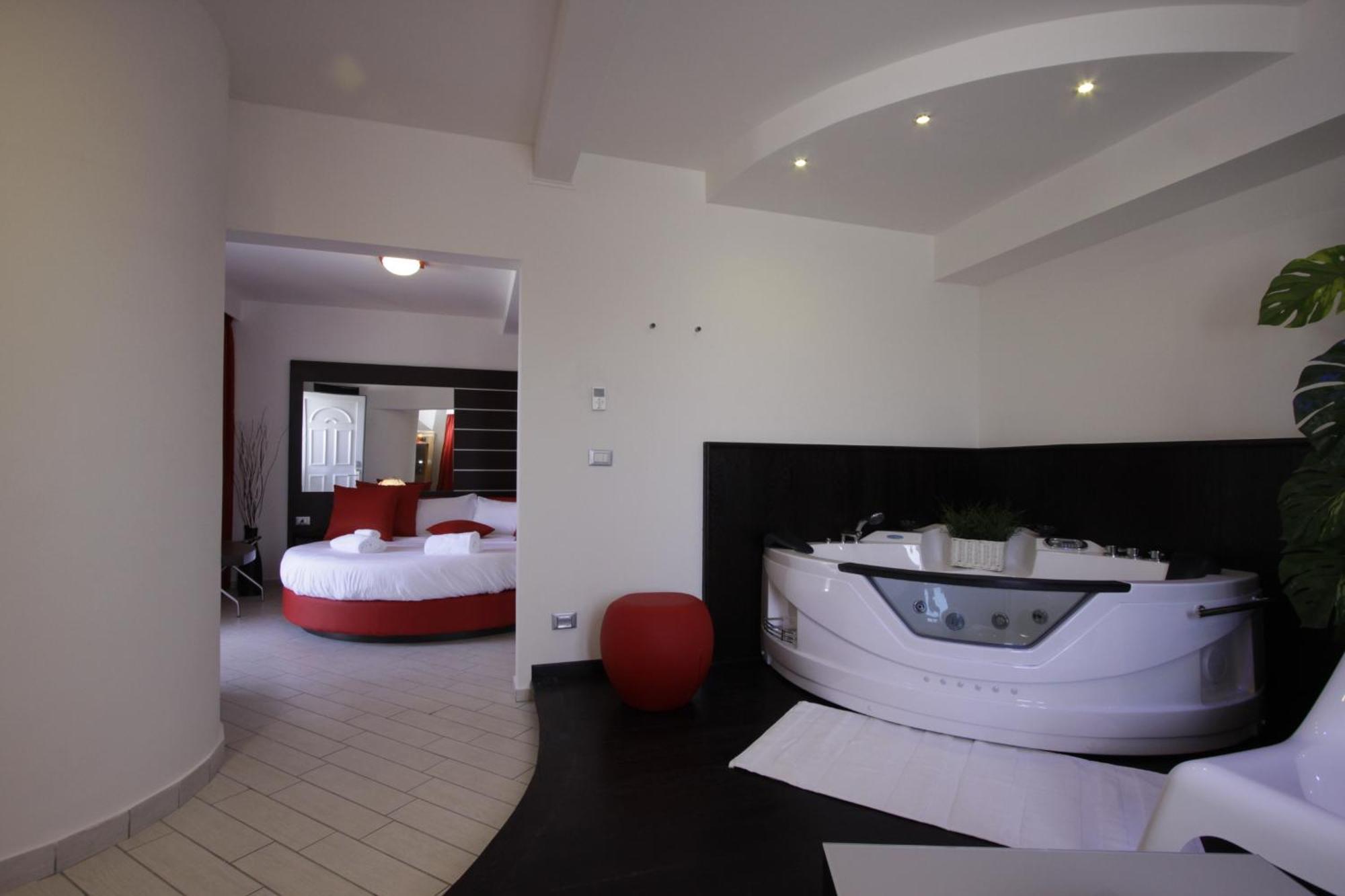 Hotel Paradise Airport Форли Экстерьер фото