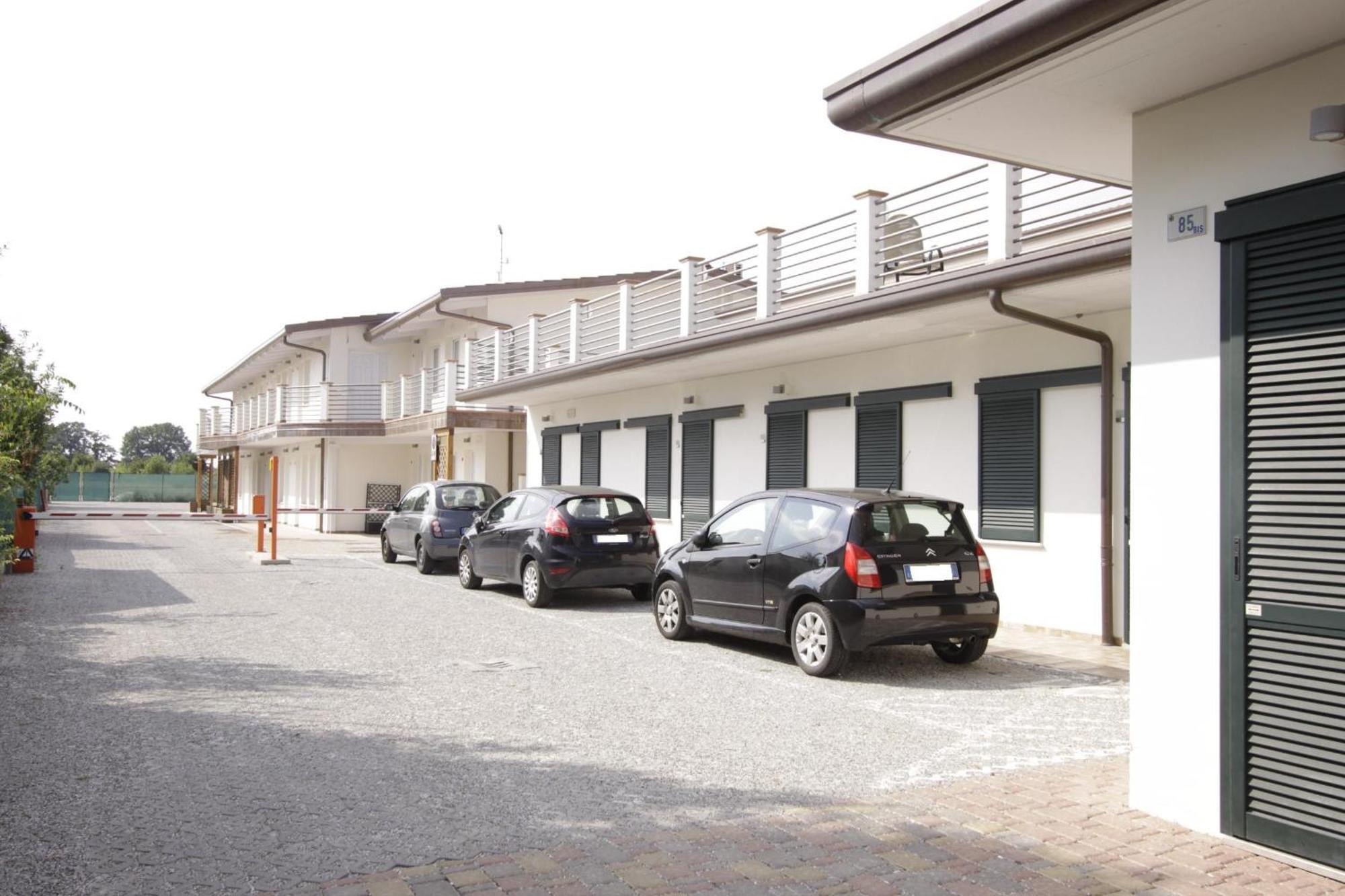 Hotel Paradise Airport Форли Экстерьер фото