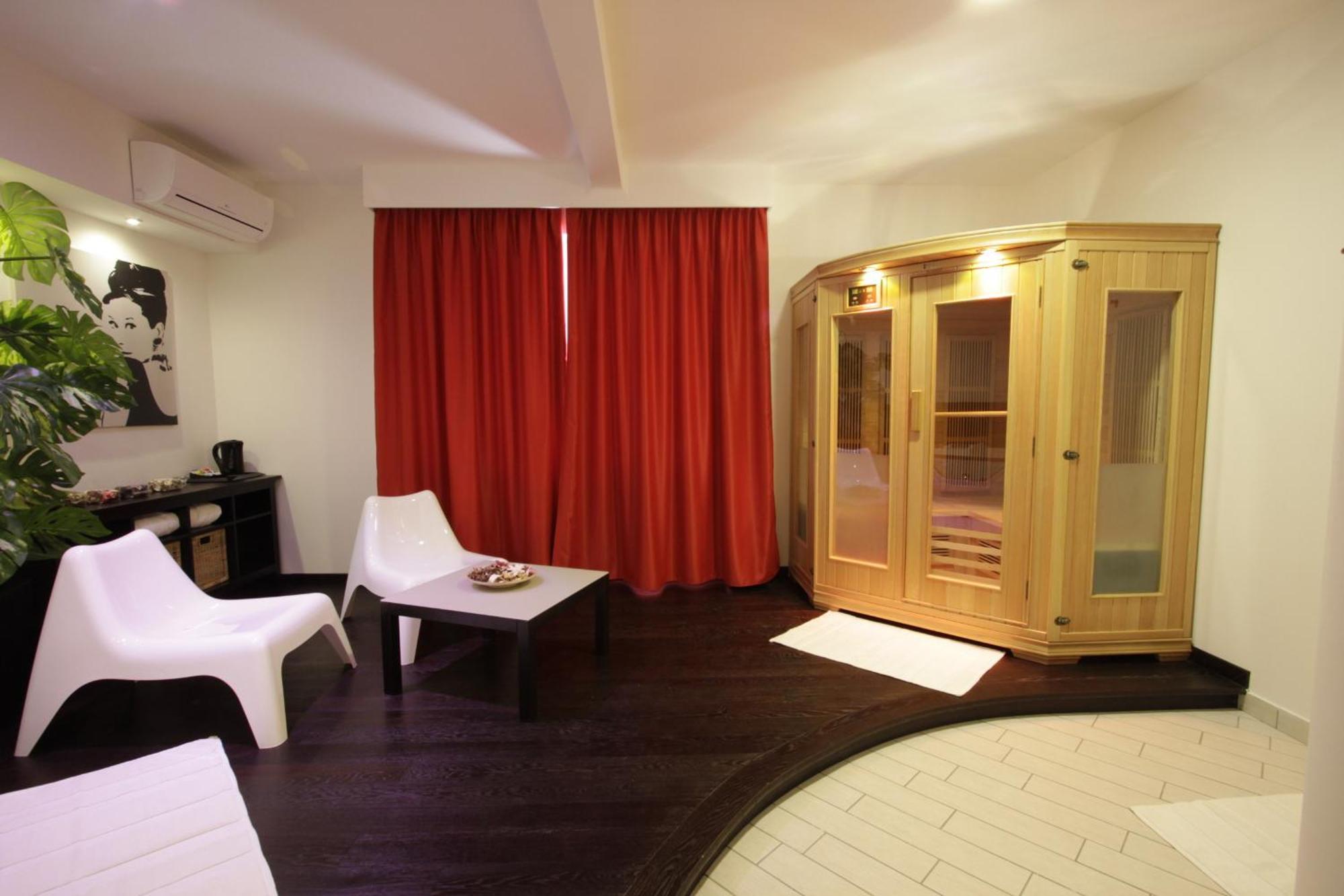 Hotel Paradise Airport Форли Экстерьер фото