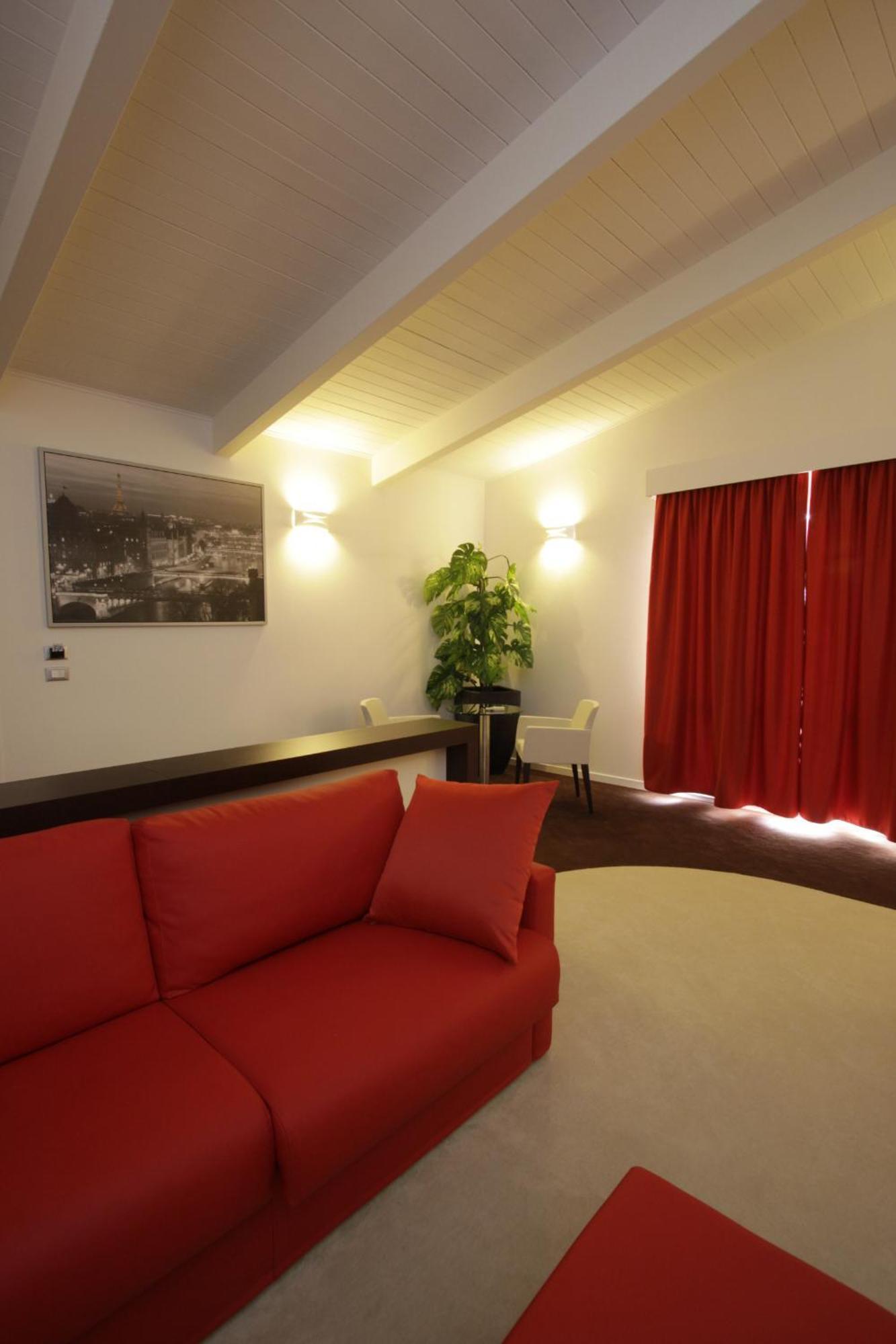 Hotel Paradise Airport Форли Экстерьер фото