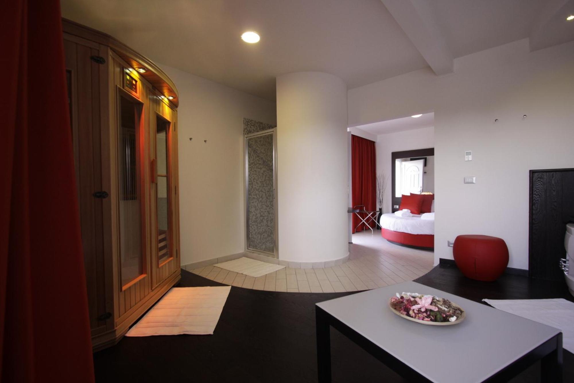 Hotel Paradise Airport Форли Экстерьер фото