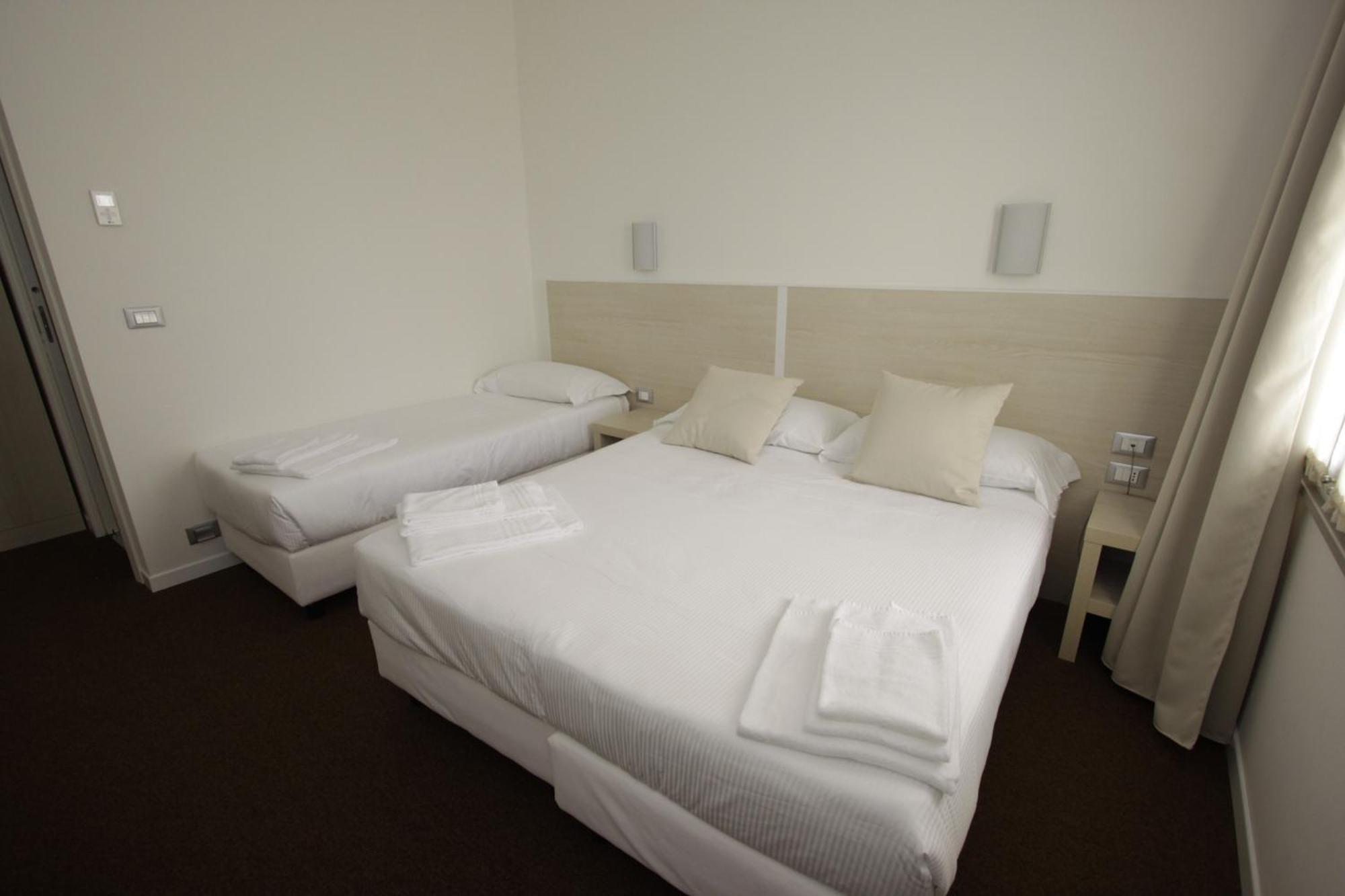 Hotel Paradise Airport Форли Экстерьер фото